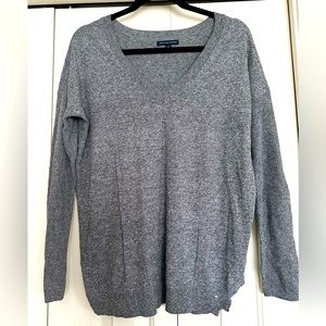 American Eagle V-neck Lightweight knit sweater